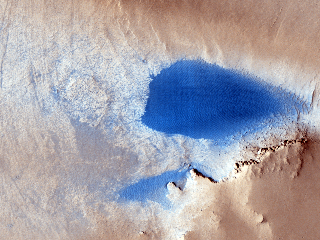 Dunes and Wind Streaks in Arabia Terra