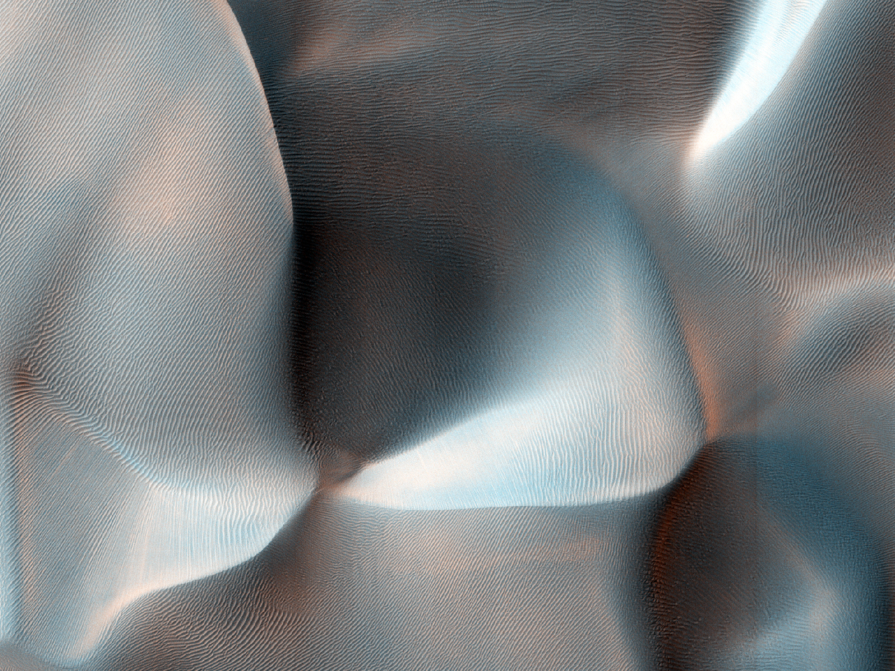 Dunes amb reguerons secs