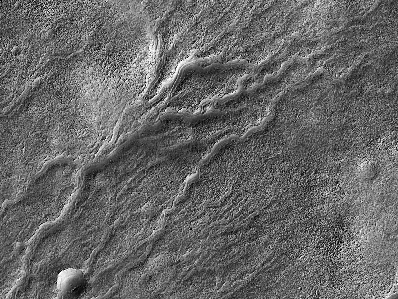Kanle am Rand des Hipparchus-Kraters