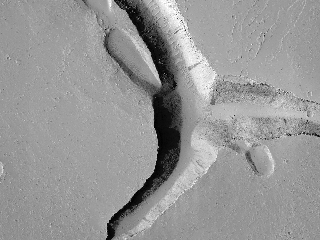 Spleet ten oosten van Olympus Mons