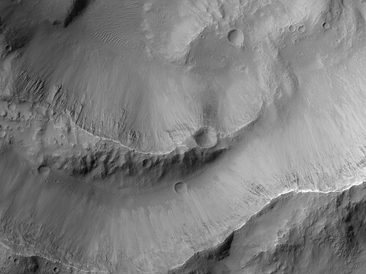 Ana kayacı ortaya çıkarmış çarpma krateri