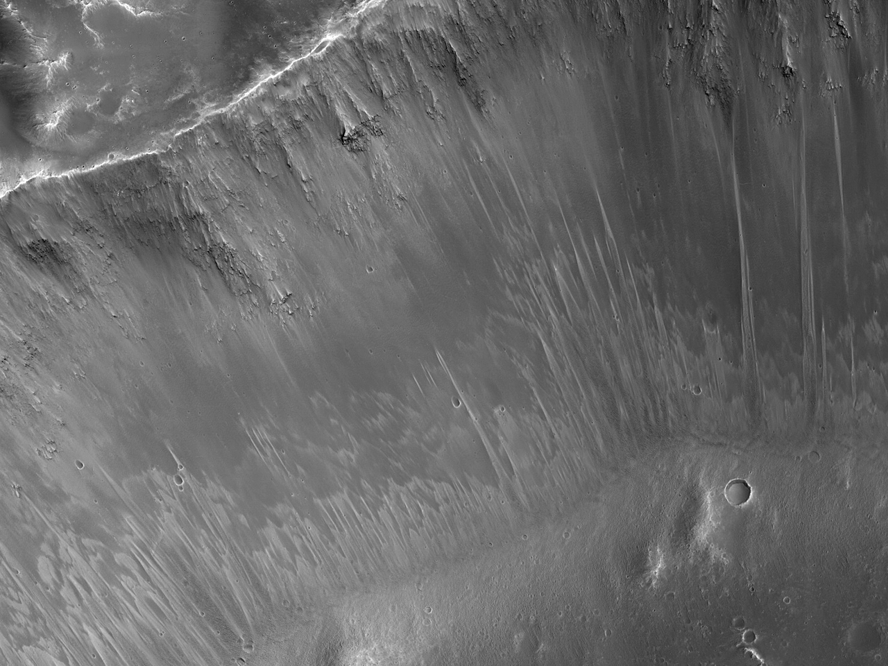 Ravinas em uma cratera ao norte de Hellas Planitia