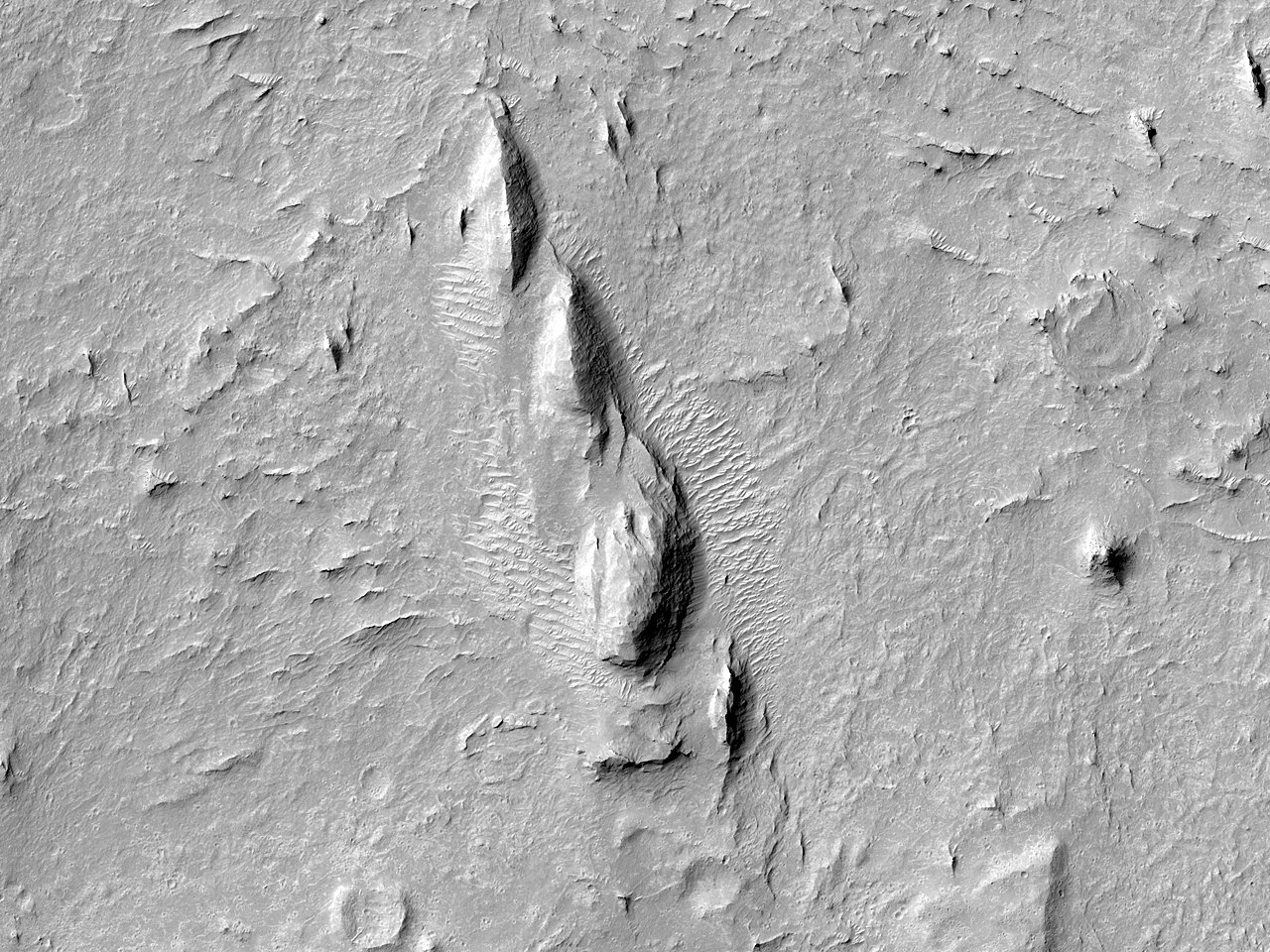 Maradékgerincek (jardangok) az Aeolis Mensae-től délre