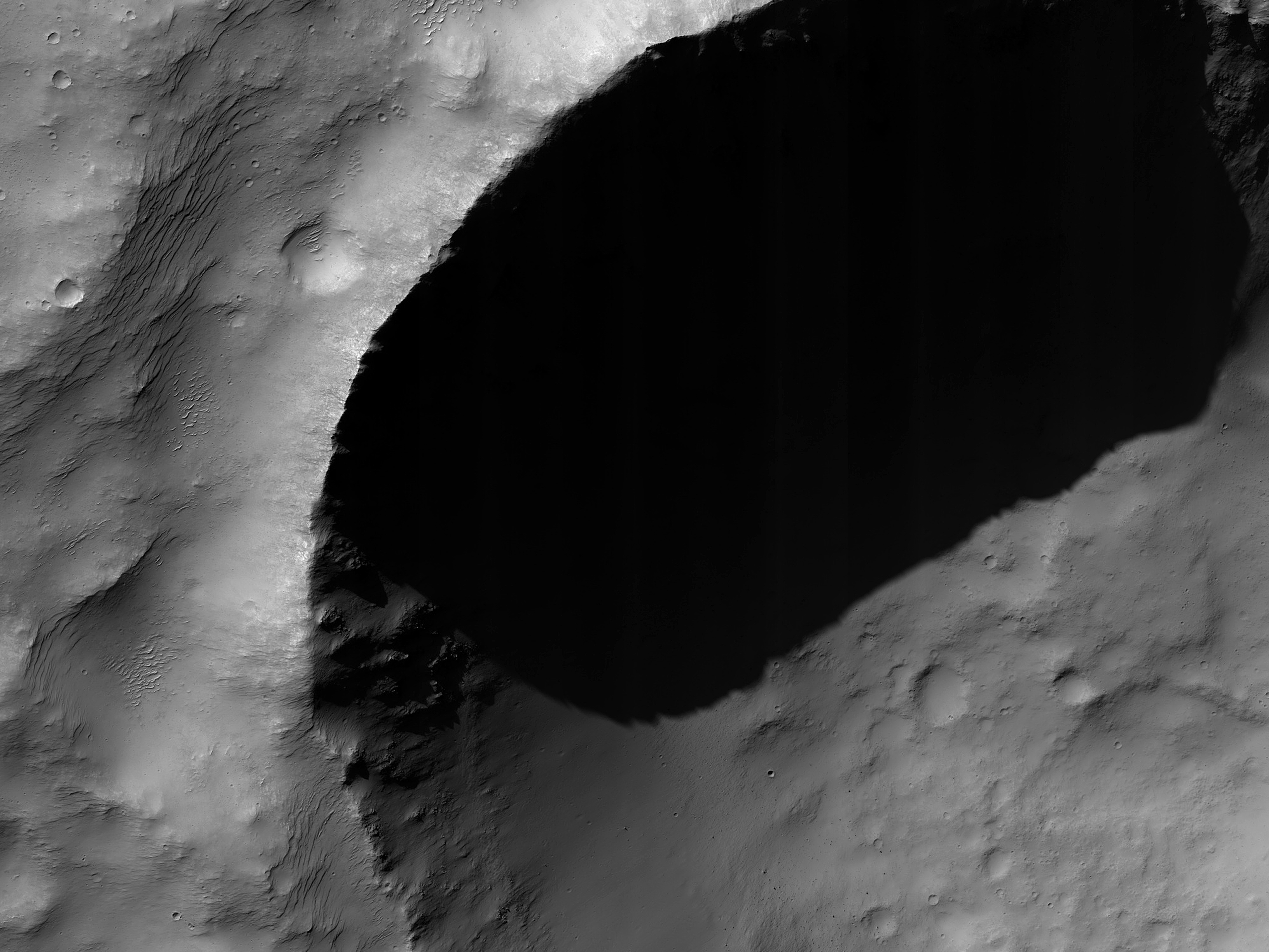 Skyggen av en kratervegg