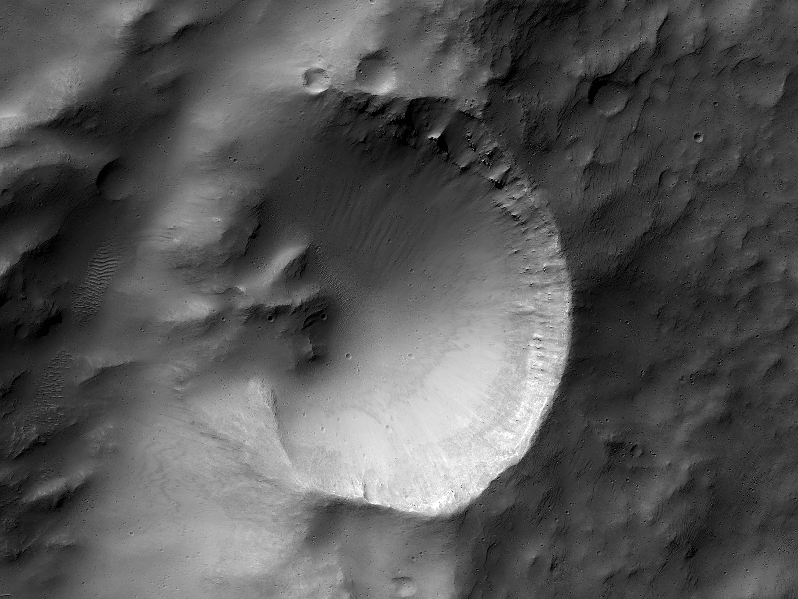 Erdrutsch entlang einer Kraterwand in Terra Cimmeria
