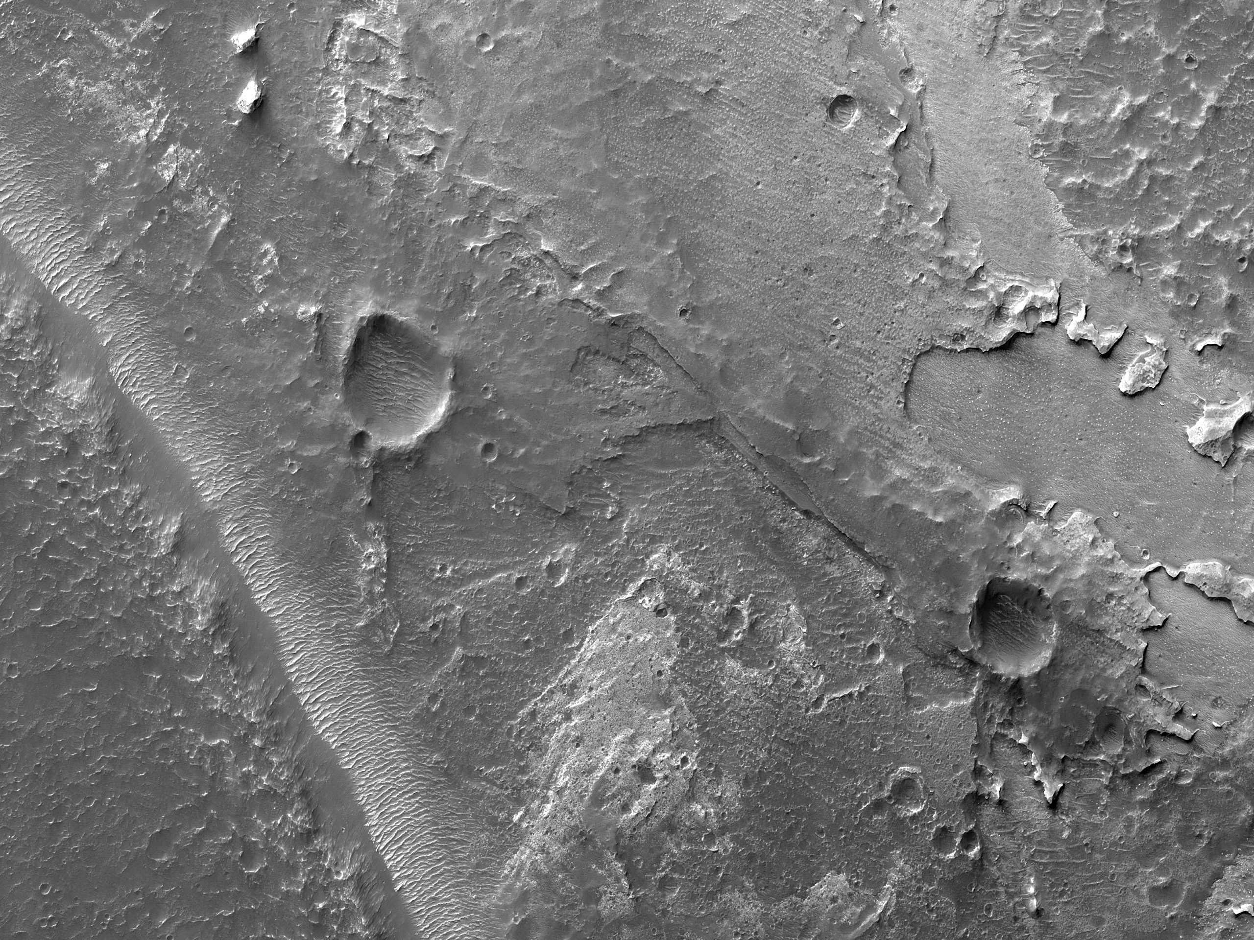 Praerupta editaque erosa planitia in Gale Cratere