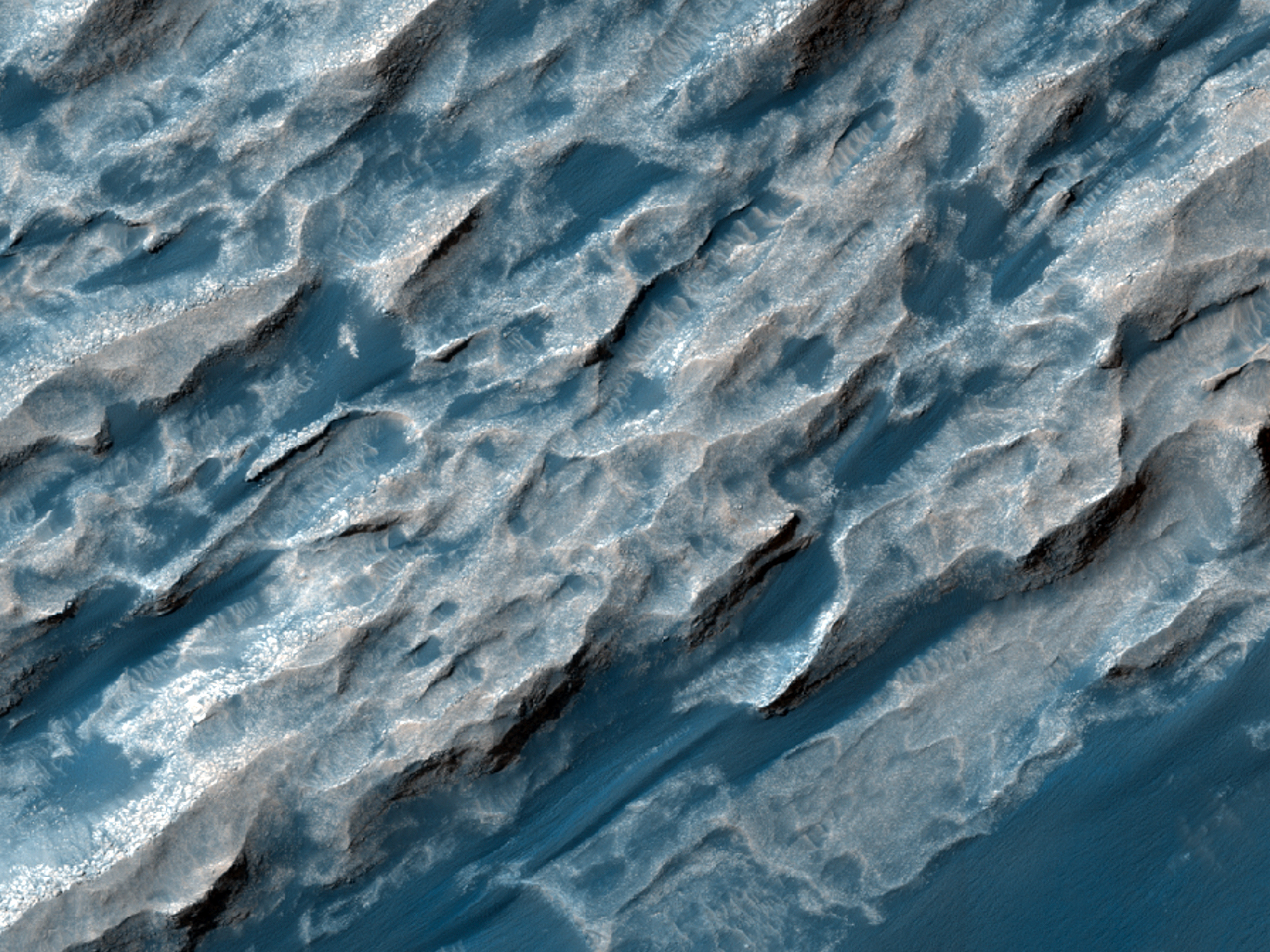 Szél okozta változások megfigyelése a Trouvelot kráterben