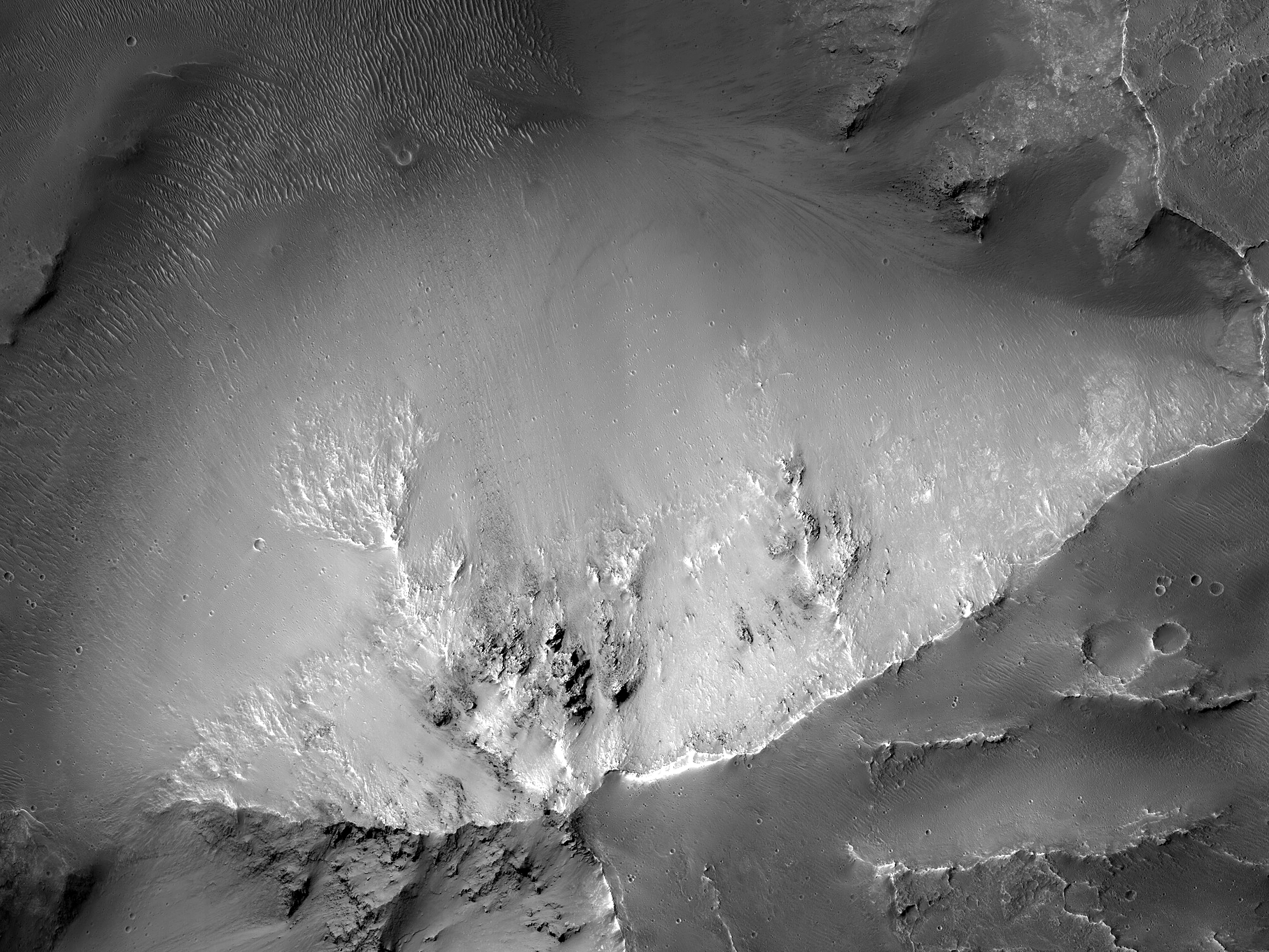 Terräng som har kollapsat söder om Orson Welles Krater
