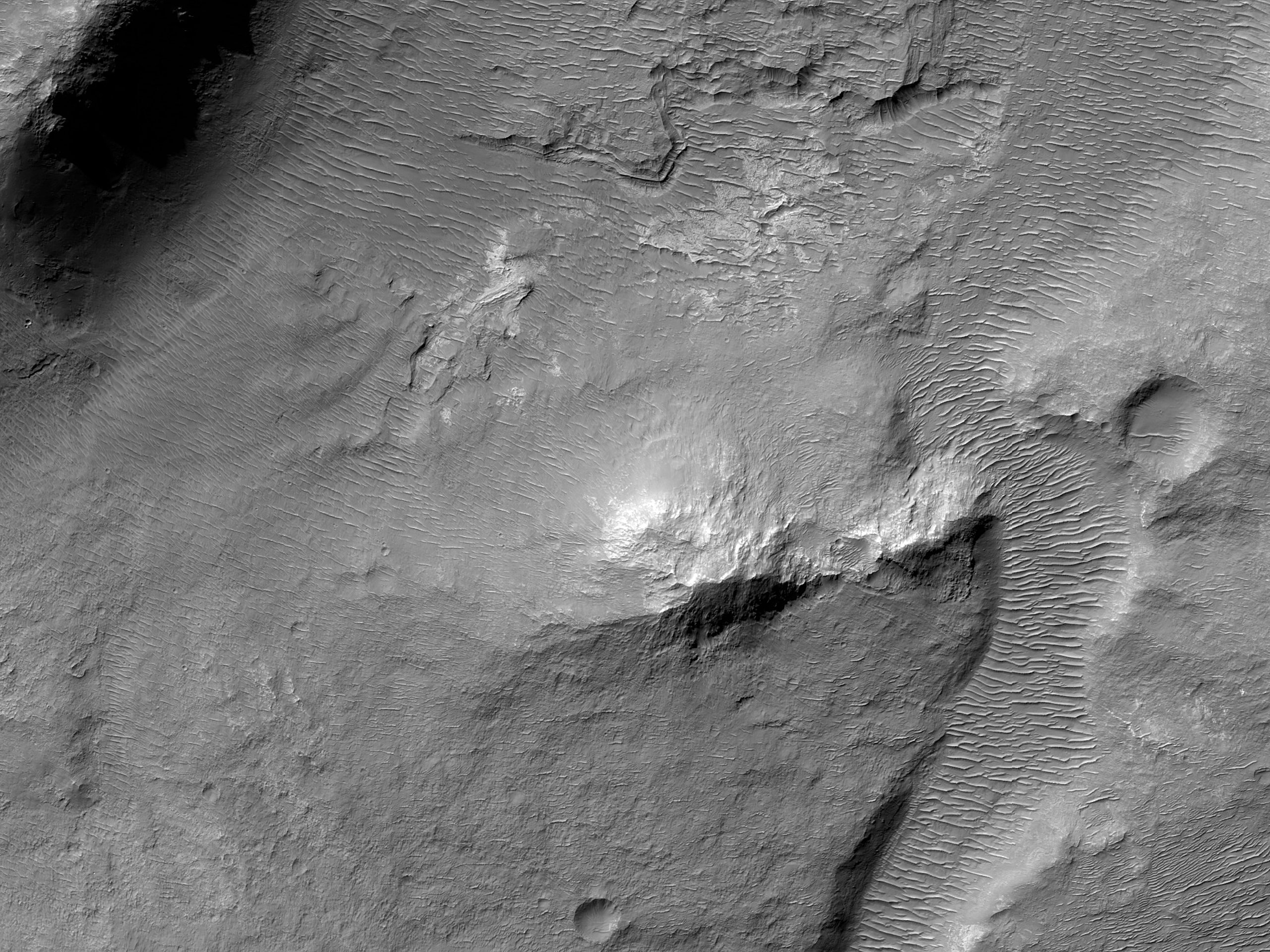 Világos alapkőzet a Holden kráterben