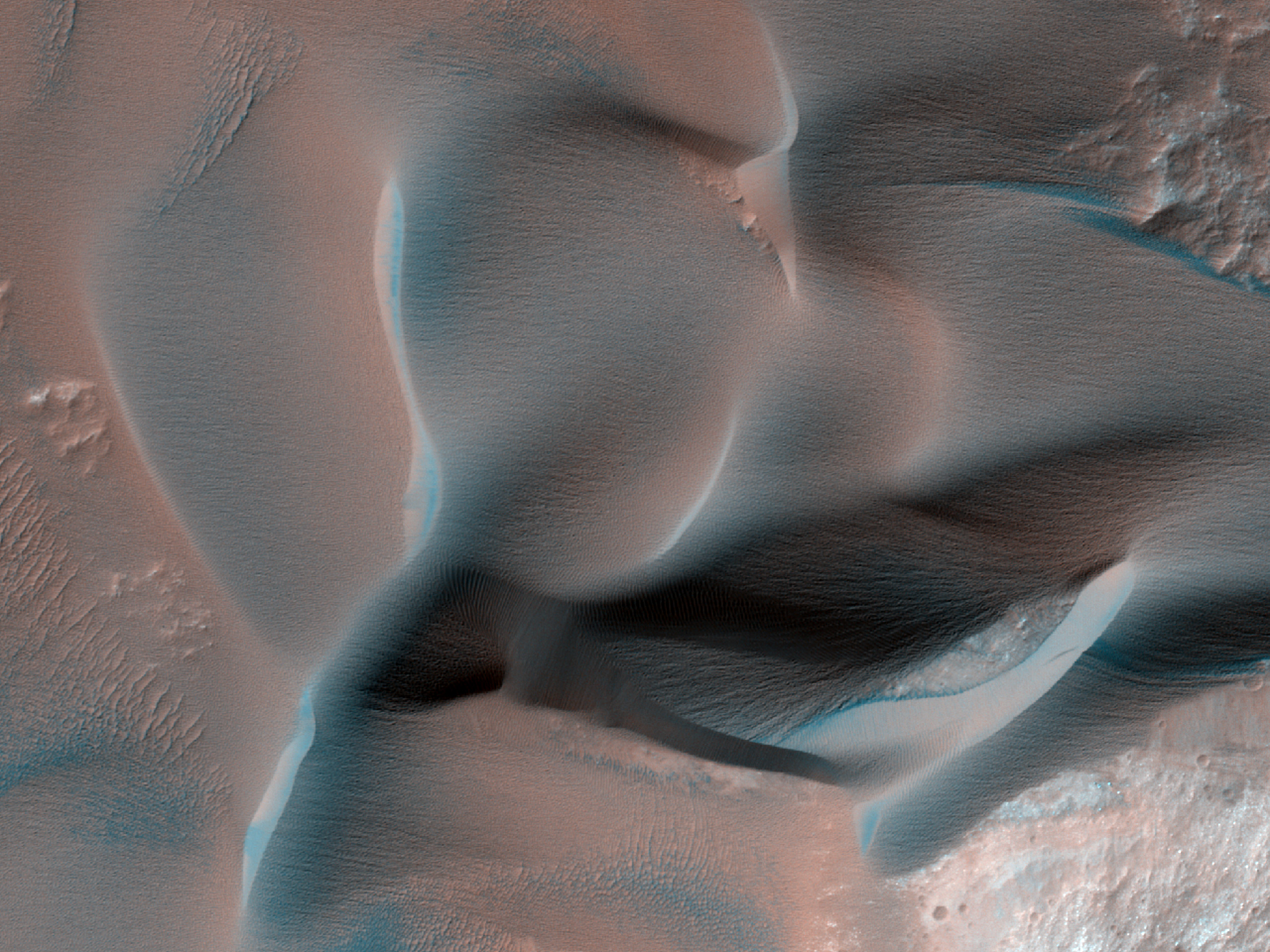 Monitorando dunas escuras em Valles Marineris