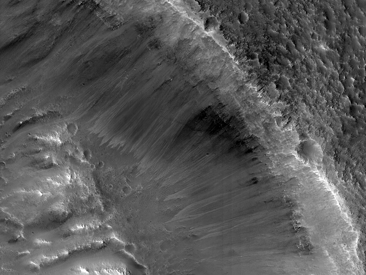 Крутий схил кратера на рівнині Acidalia Planitia