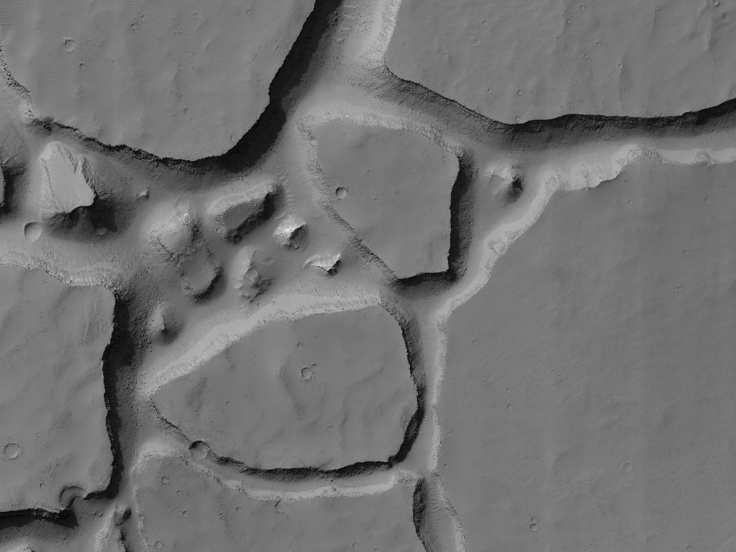 Местность с разломами в каньоне Candor Chasma