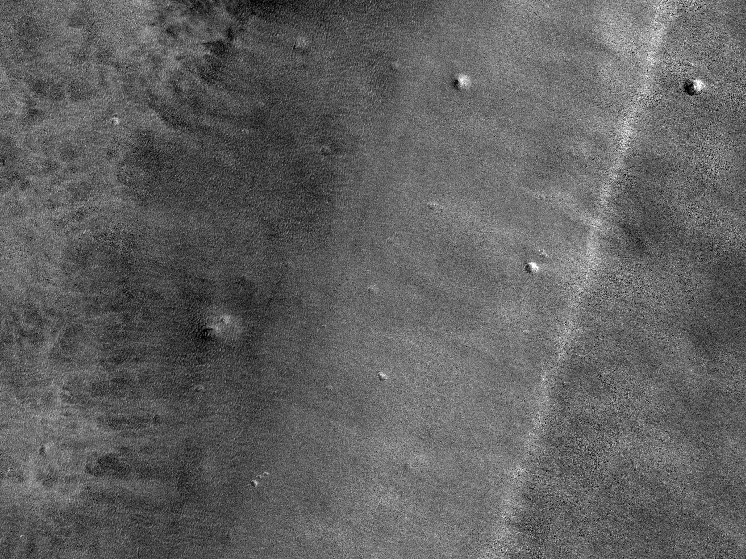 Небольшие ударные кратеры на северных равнинах