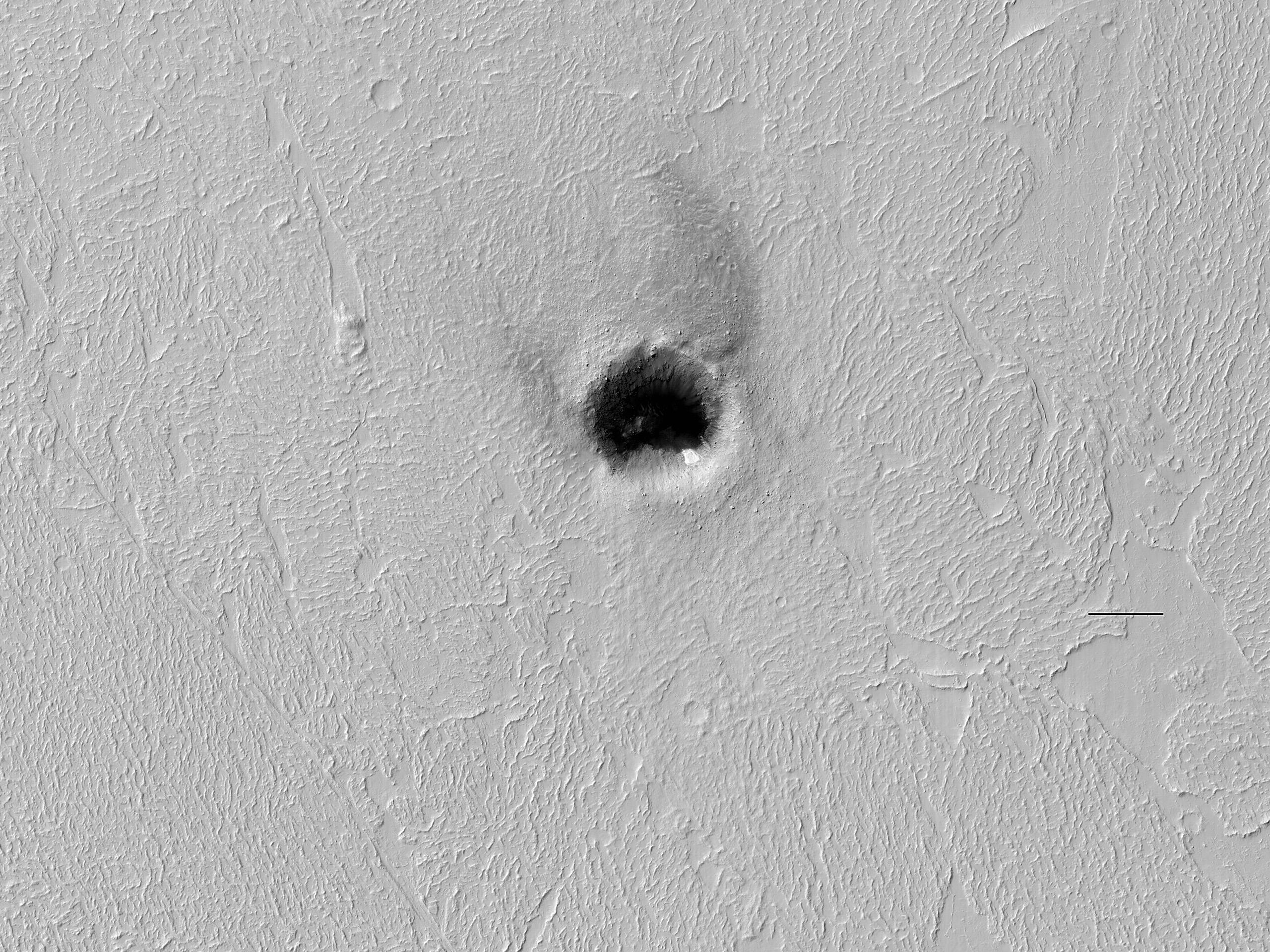 מכתש עם חול על המישור אמזוניס פלניציה (Amazonis Planitia)