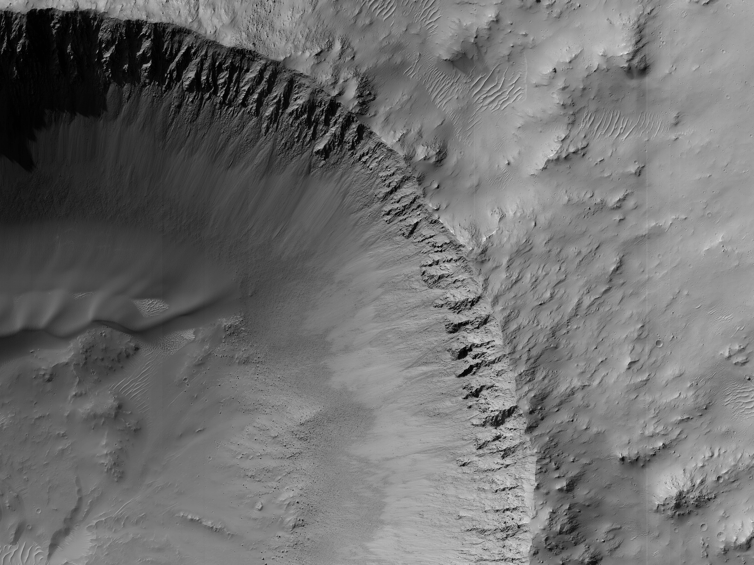 Скеля біля краю ударного кратера