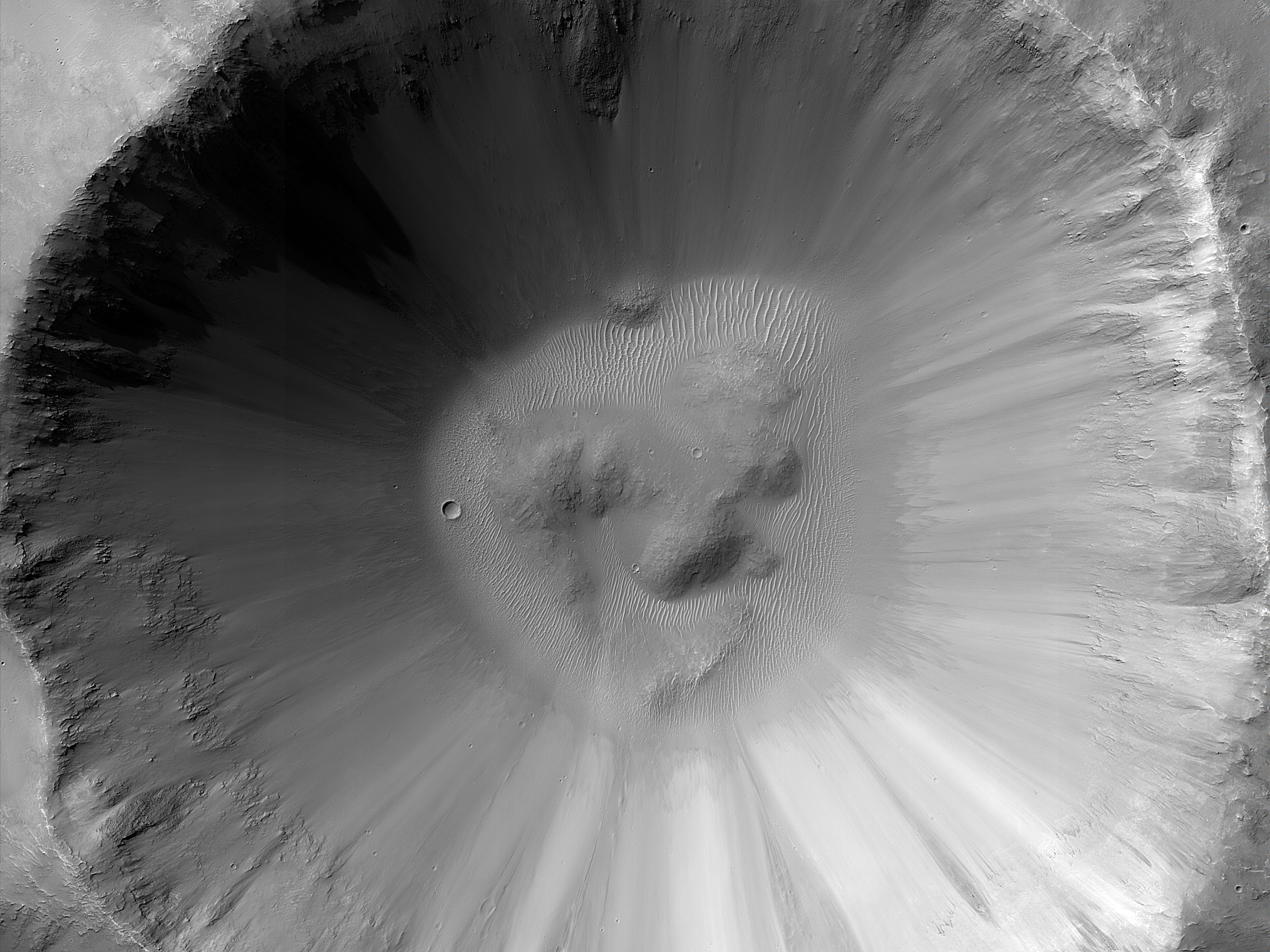 Хорошо сохранившийся 5-километровый ударный кратер