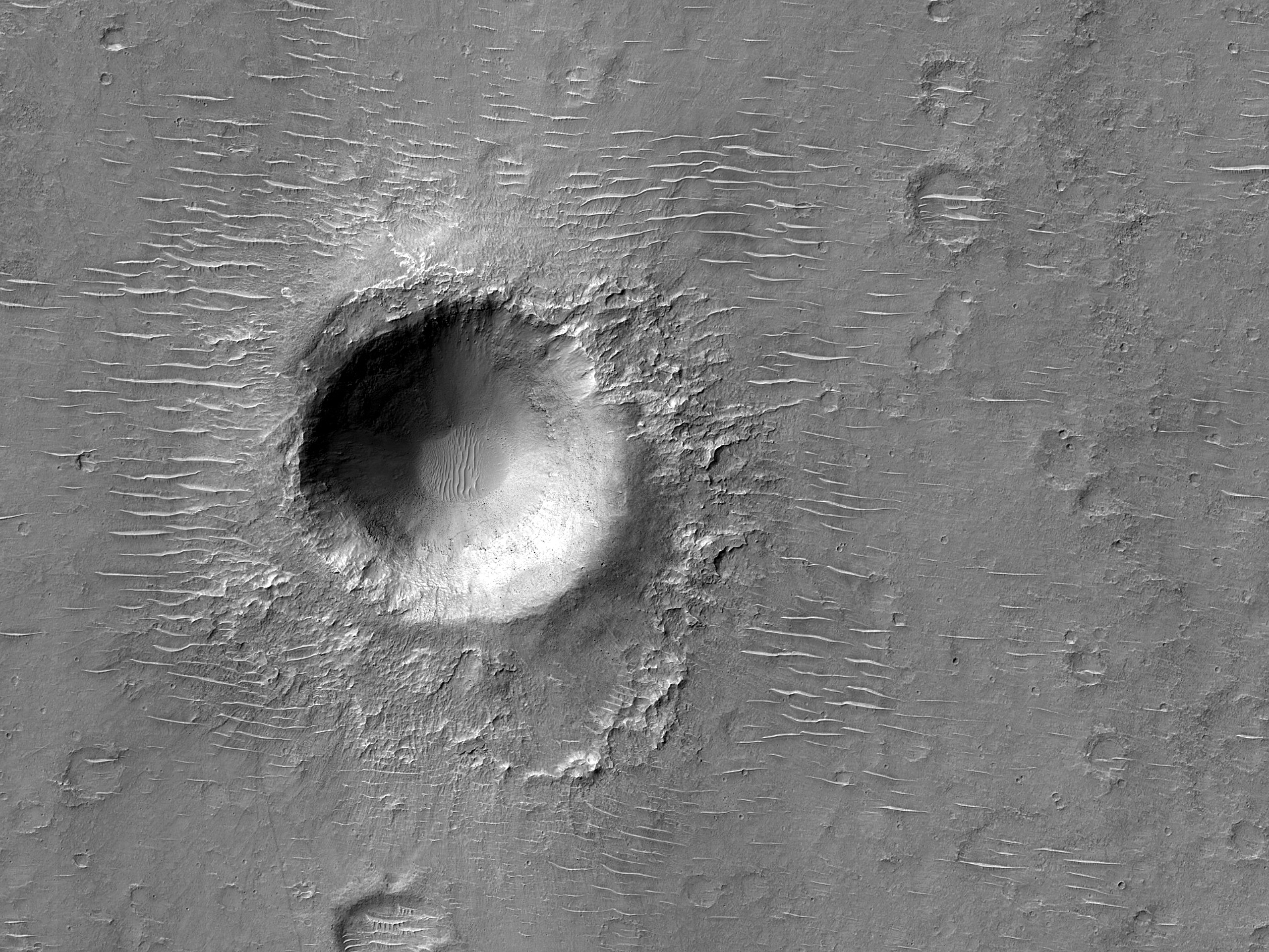 Ударный кратер с видимыми выбросами земли Tyrrhena Terra