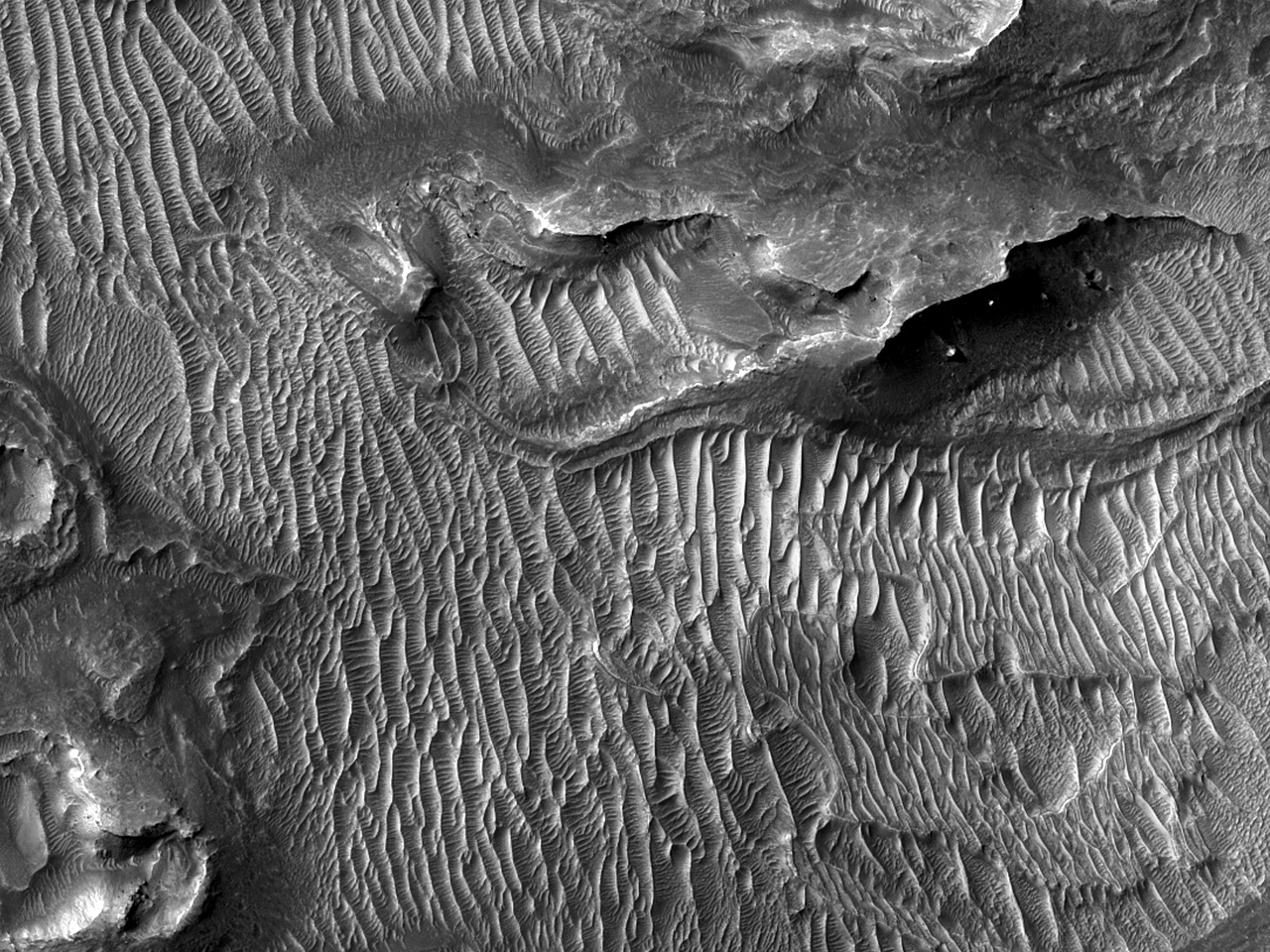 Ripples in Noctis Labyrinthus