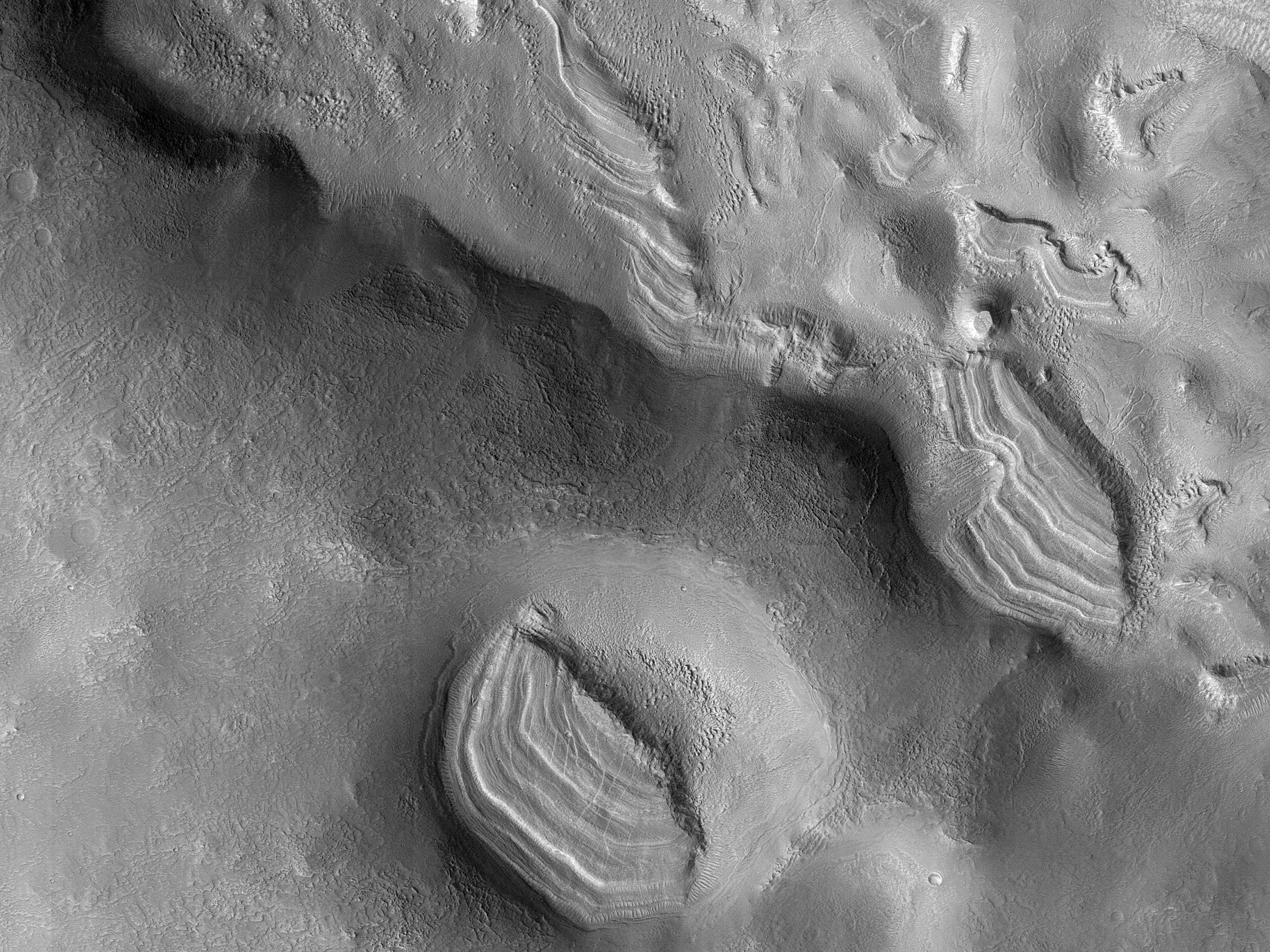 Layered Structures in the Northern Mid-Latitudes