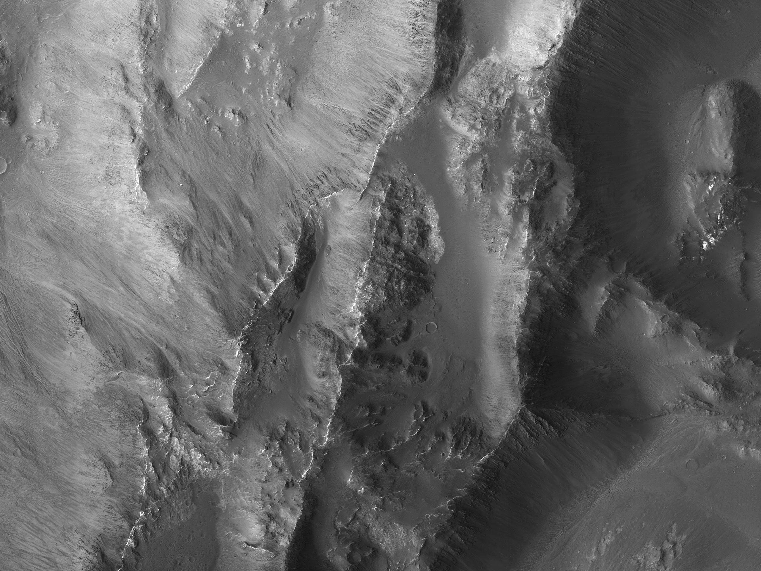 הקצה המערבית של מכתש פגיעה ב-Coprates Chasma