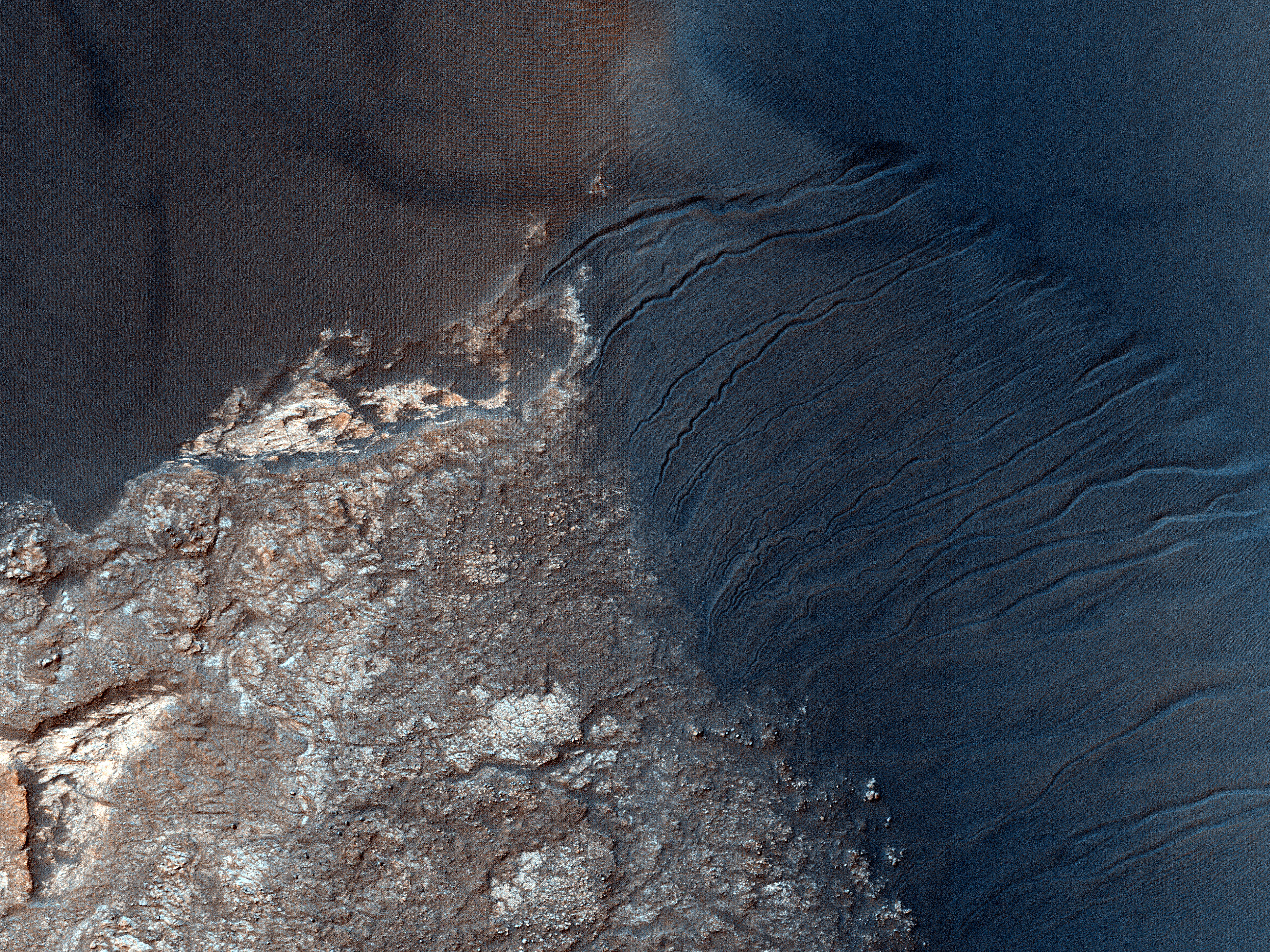 Active Gullies in Kaiser Crater
