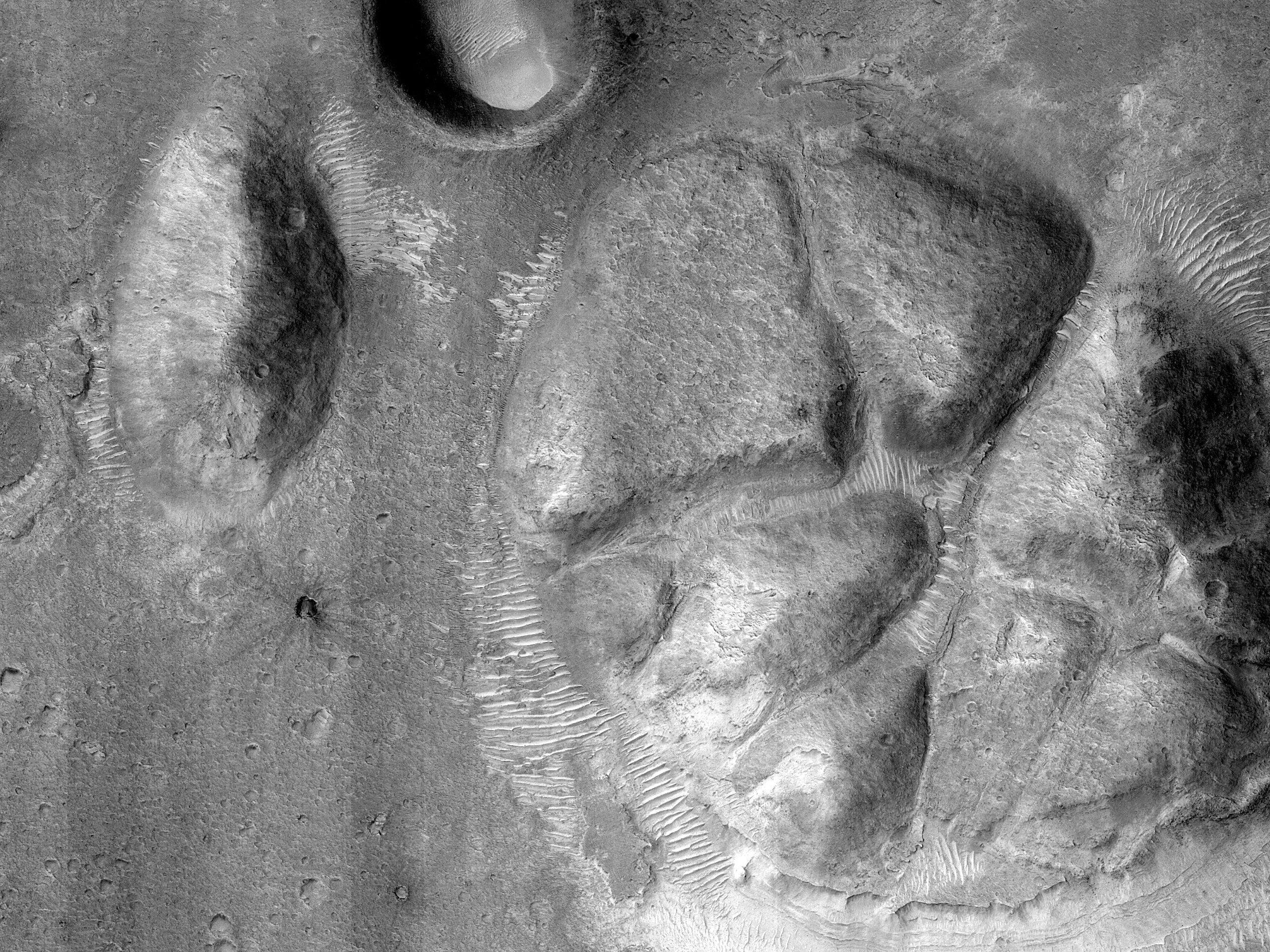 Rounded Buttes in Hypanis Valles in Xanthe Terra