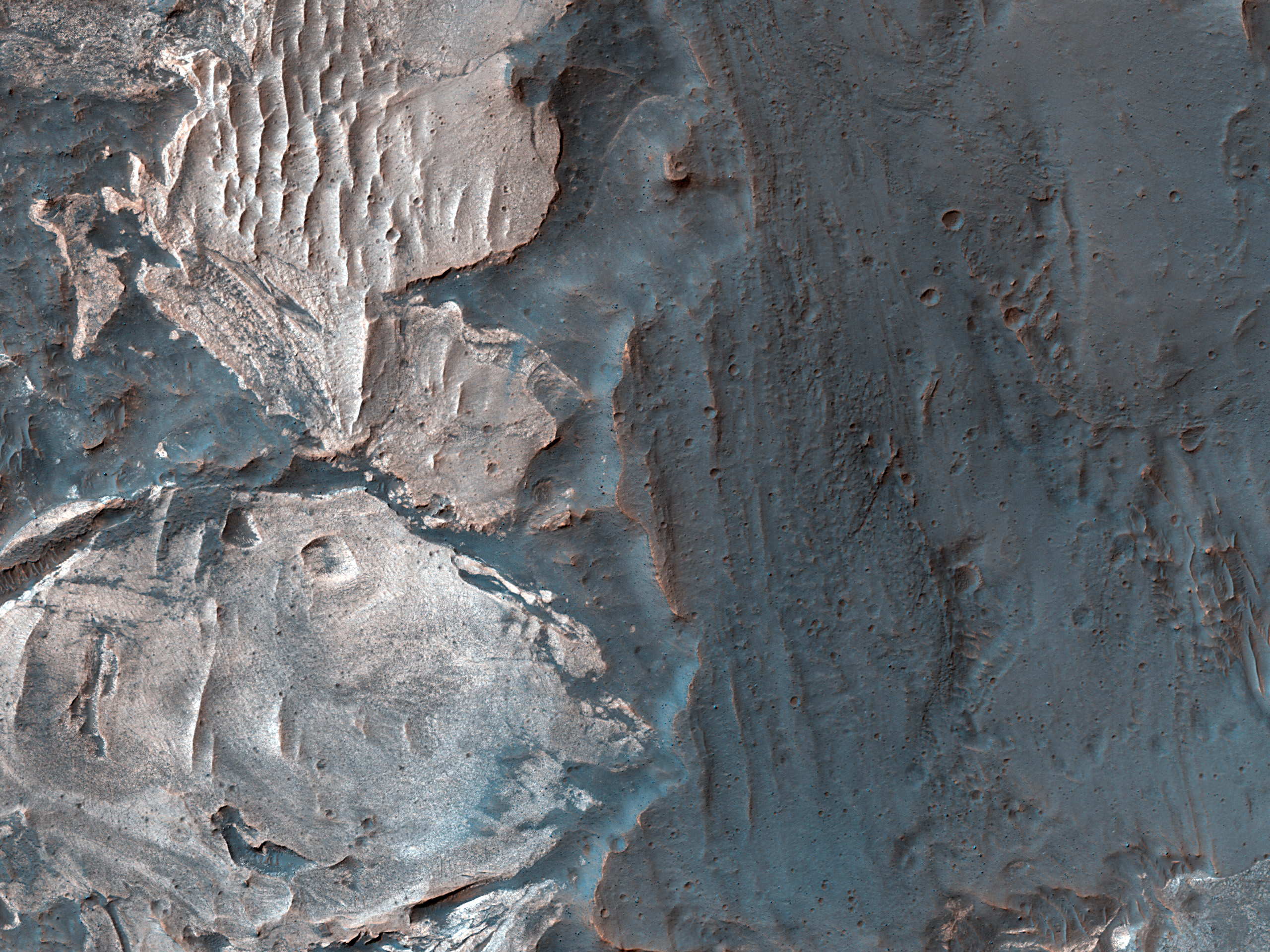 Light-Toned Materials along the Floor and Walls of Ius Chasma