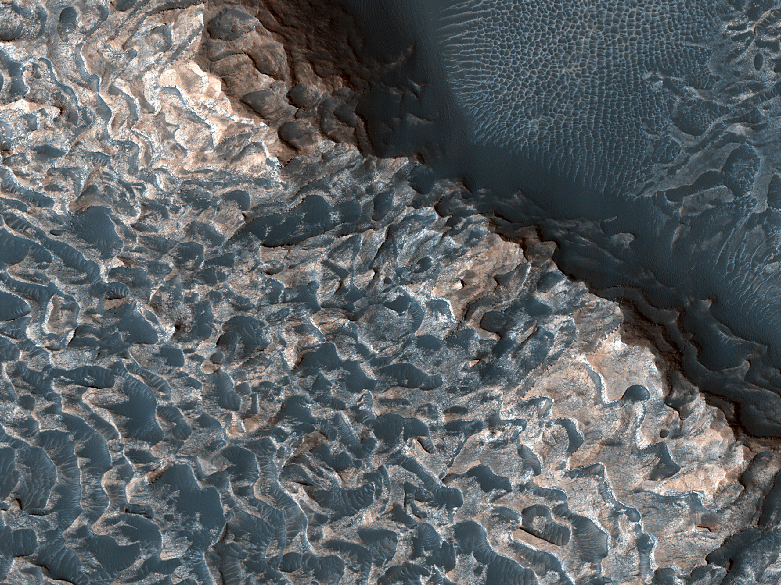 Rhythmic Layering in Arabia Terra