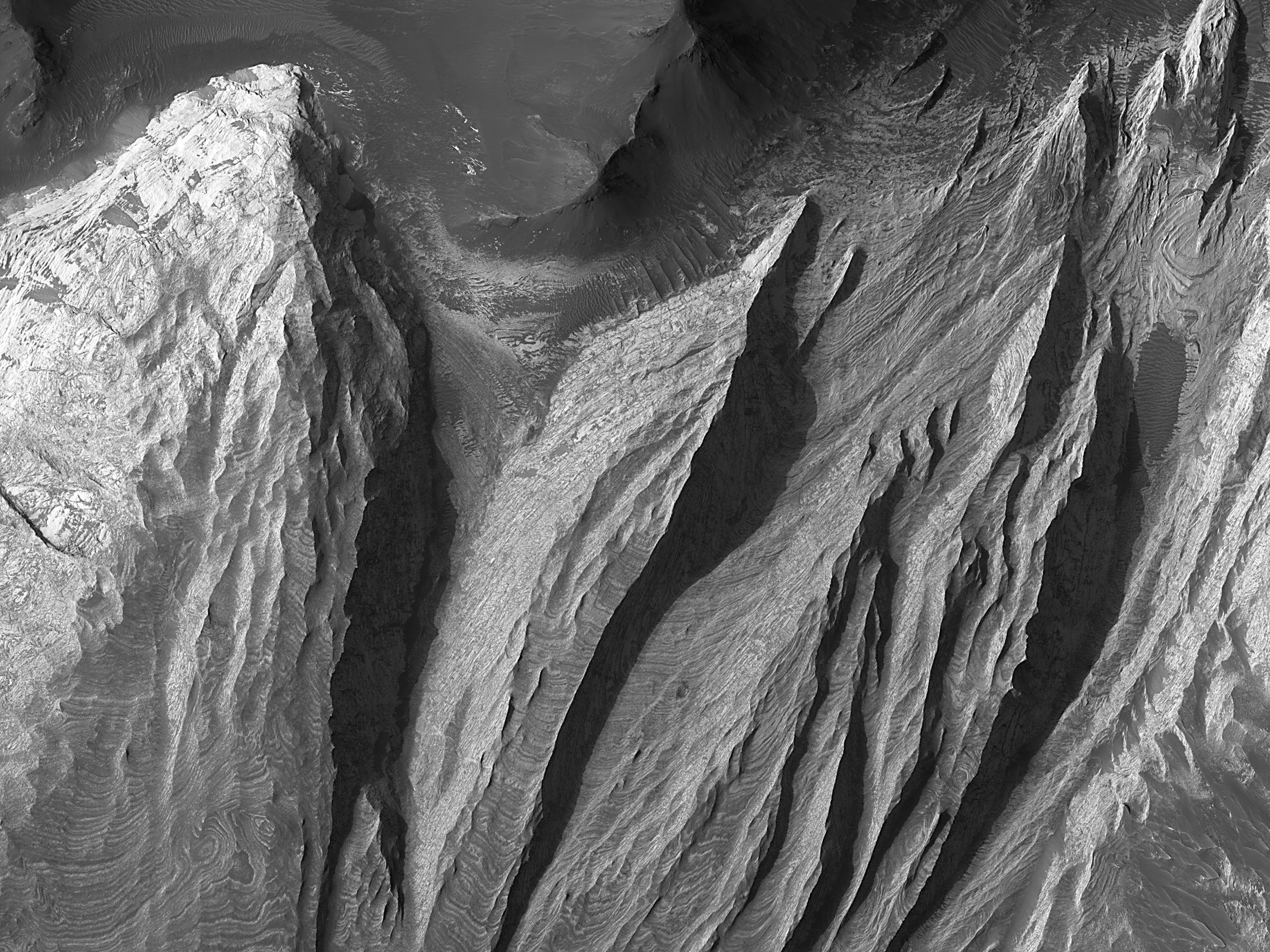 Very Fine Layers in Juventae Chasma