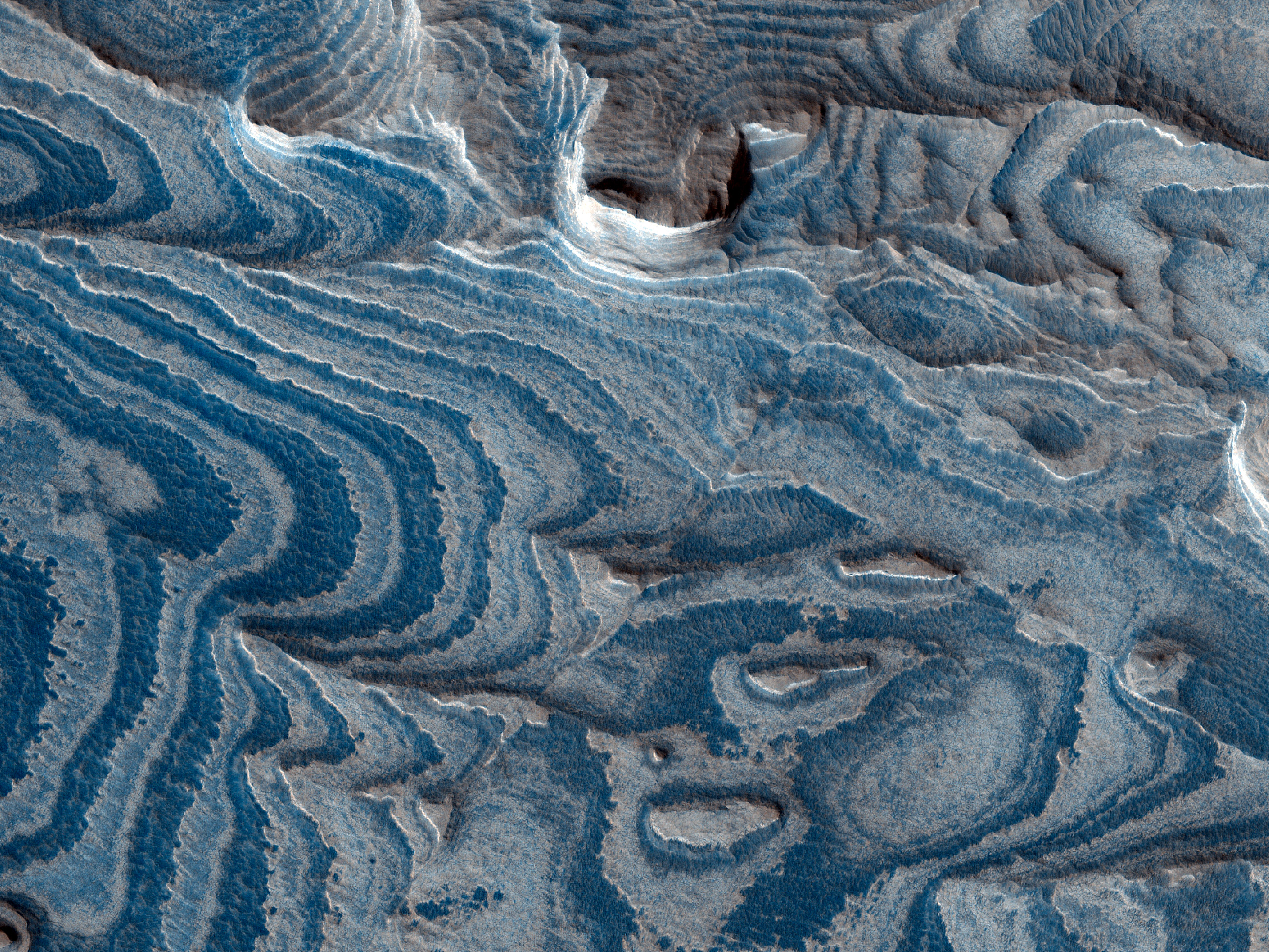 Dépôts stratifiés dans le Cratère Becquerel