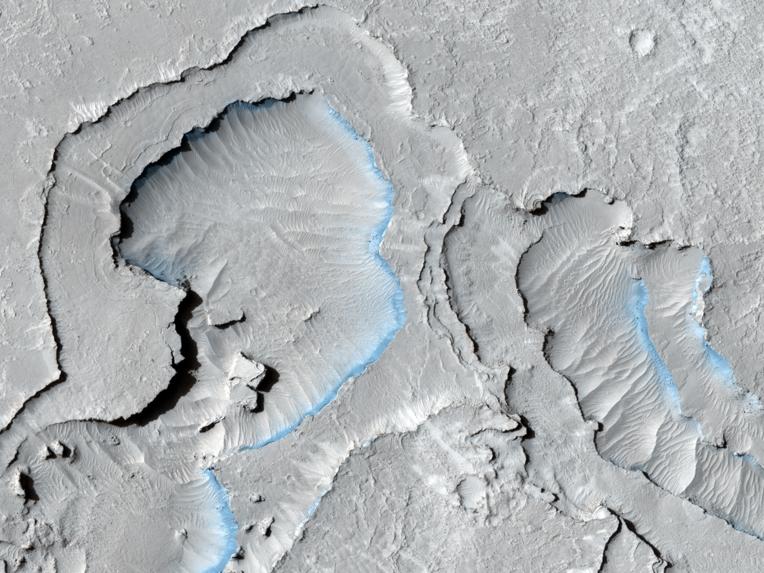Σχισμοειδής Ηφαιστειακός Πόρος στην Πεδιάδα των Ηλυσίων (Elysium Planitia)