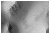 Light-Toned and Other Material in Aureum Chaos 