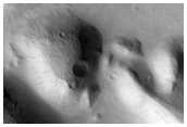 Small Compound Impact Feature in MOC Image S16-02606