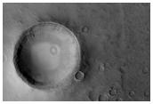 Kilometer-Sized Rayed Crater in Elysium Planitia