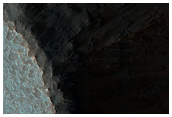 Light-Toned Layering in Plains West of Juventae Chasma