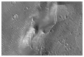 Bright Slope Streaks on Dark Slope in Bahram Vallis