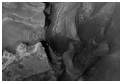 Light-Toned Layering in Labyrinthus Noctis Pit