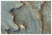 Low-Order Inverted Streams near Juventae Chasma