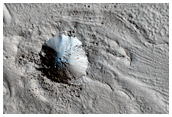 Terreno Ornamentado e Cratera Recente