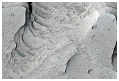 Rocha em camadas na Noctis Labyrinthus