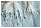 Fresh Crater in Tyrrhena Terra