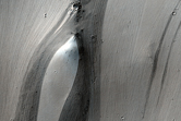 Split Slope Streak in Unnamed Crater in Arabia Terra