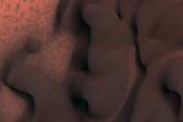 Dune intrappolate in un cratere