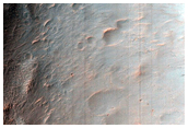Stratificazioni in un cratere di Ladon Valles