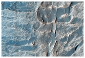 Falles i estrats a Melas Chasma