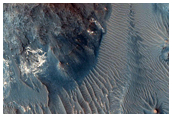 Light-Toned Outcrop in Hummock of Iani Chaos