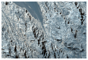 Diferentes tipos de Rochas Expostas em Eos Chasma
