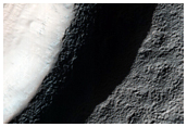 Olivine-Rich Small Crater in Terra Sirenum