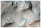 Well-Preserved 5-Kilometer Diameter Crater South of Isidis Planitia