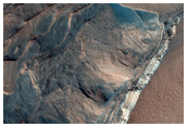 Abrupt Transition in Expression of North Polar Basal Stratigraphy